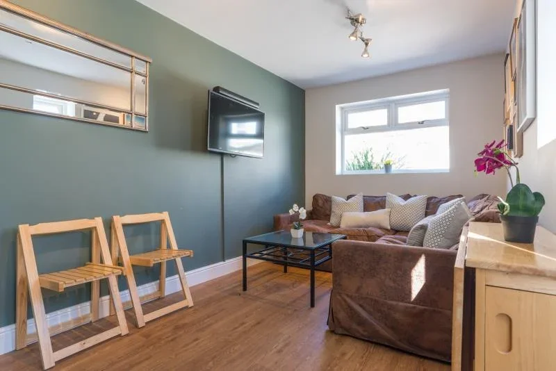 Room Manners Road in Portsmouth