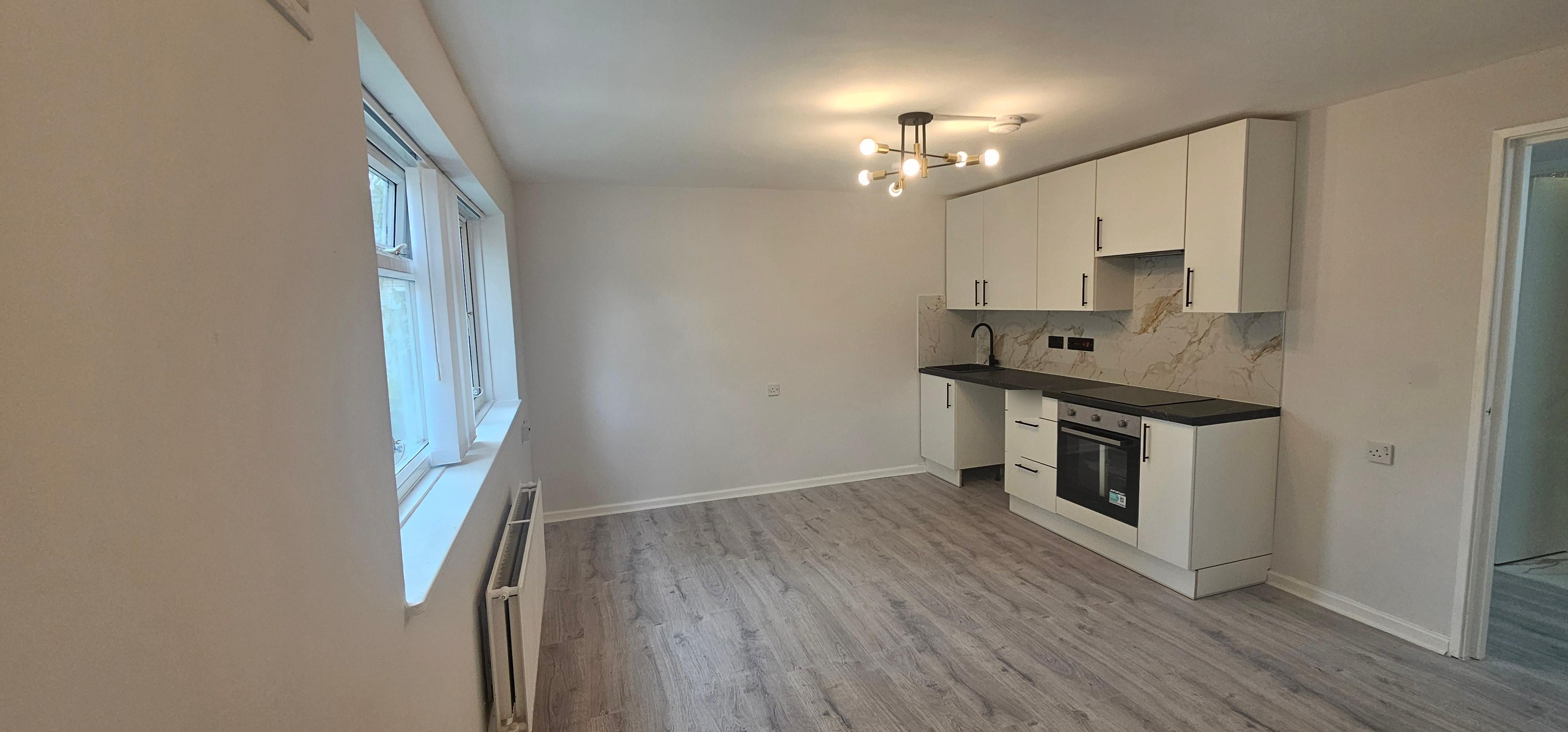 Flat Poplar Place in Greater London