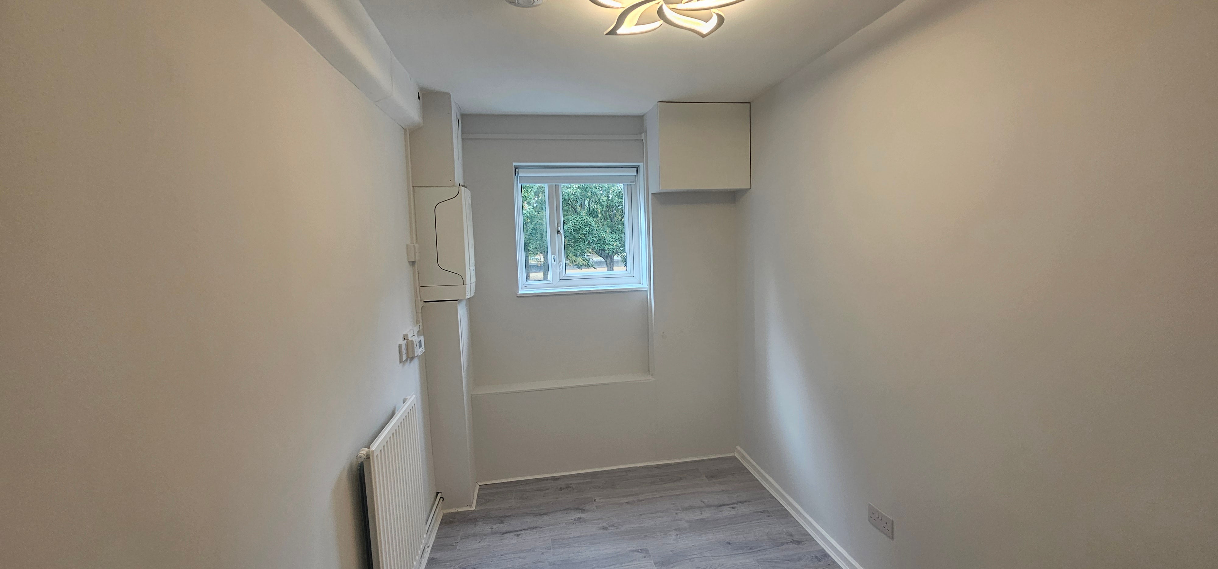 Flat Poplar Place in Greater London