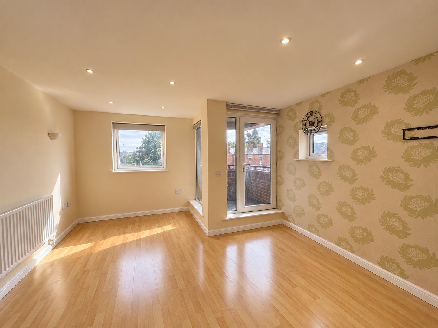 Flat Ardenham Lane in Aylesbury