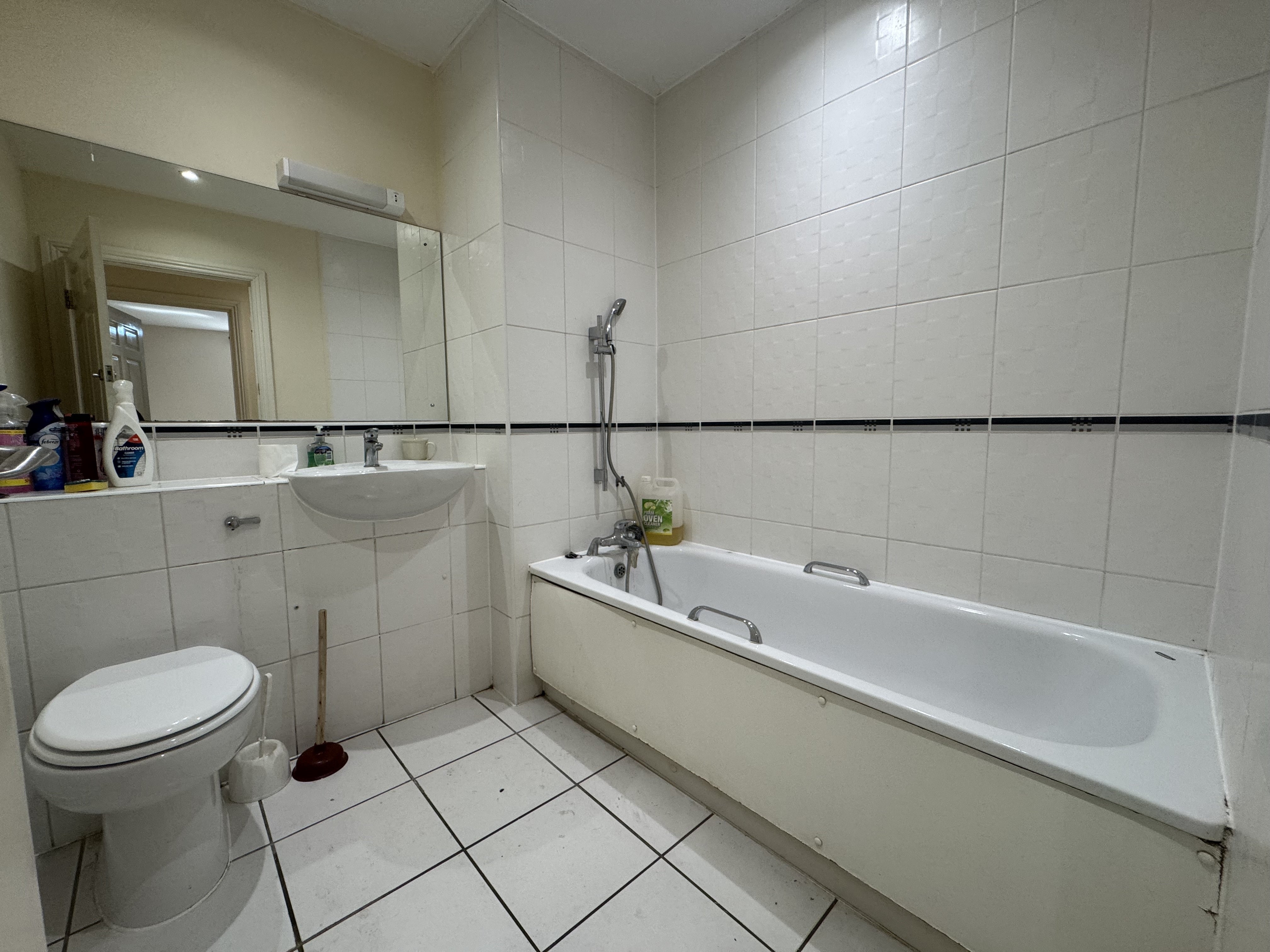 Flat Ardenham Lane in Aylesbury