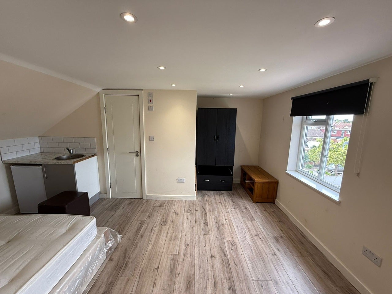 Flat Bedford Avenue in Greater London