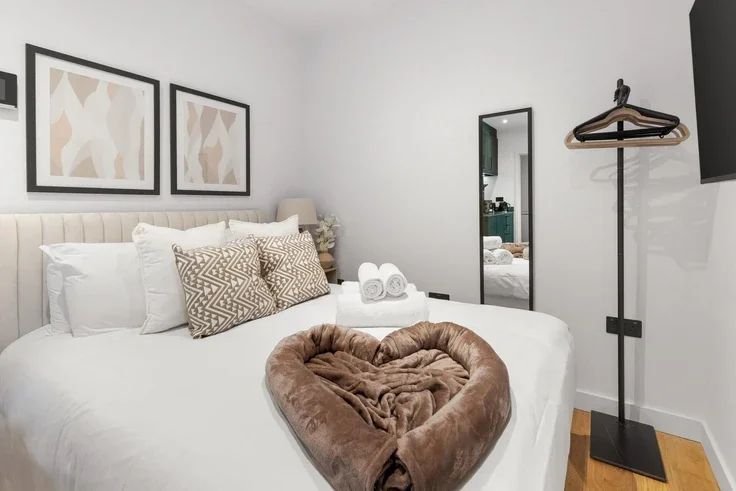Flat Norfolk Avenue in Greater London