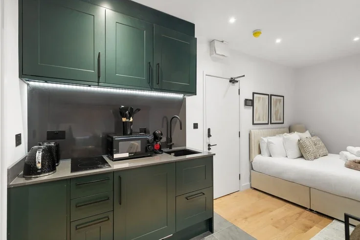 Flat Norfolk Avenue in Greater London