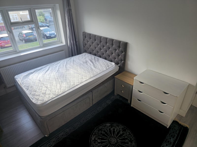 Room Gascon's Grove in Slough