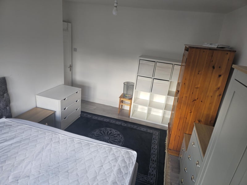 Room Gascon's Grove in Slough