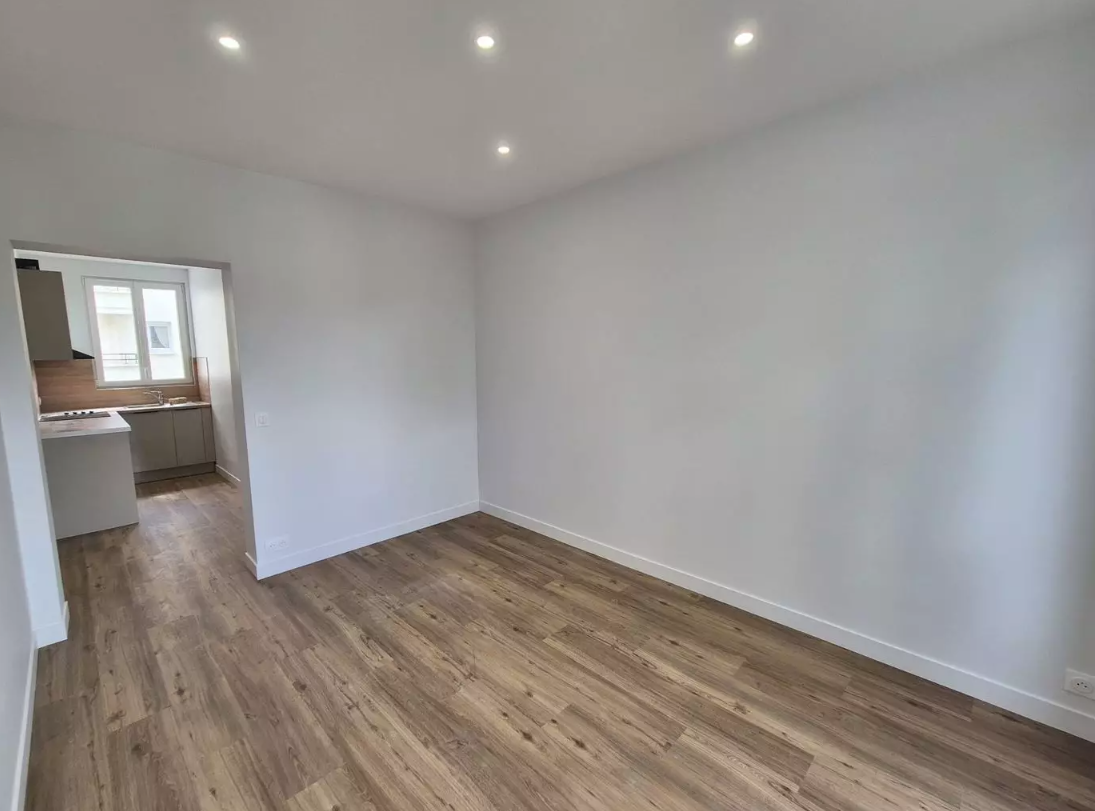 Flat Rue Albert Caron in Suresnes
