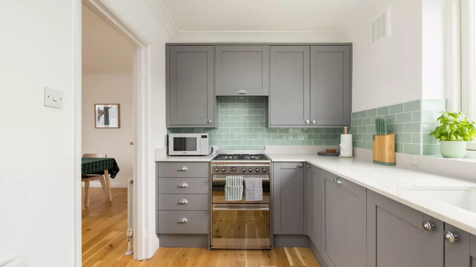 Flat Gloucester Avenue in Greater London