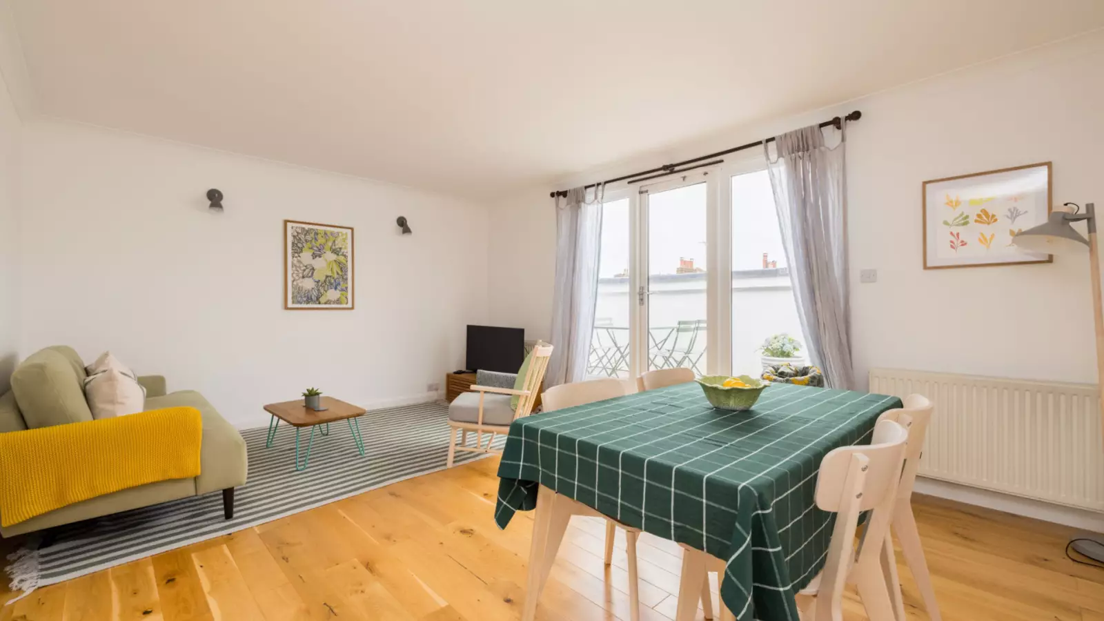 Flat Gloucester Avenue in Greater London