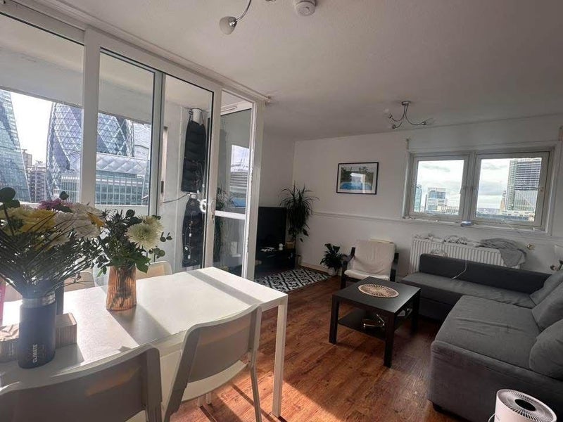 Flat Middlesex Street in Greater London