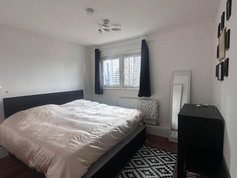 Flat Middlesex Street in Greater London