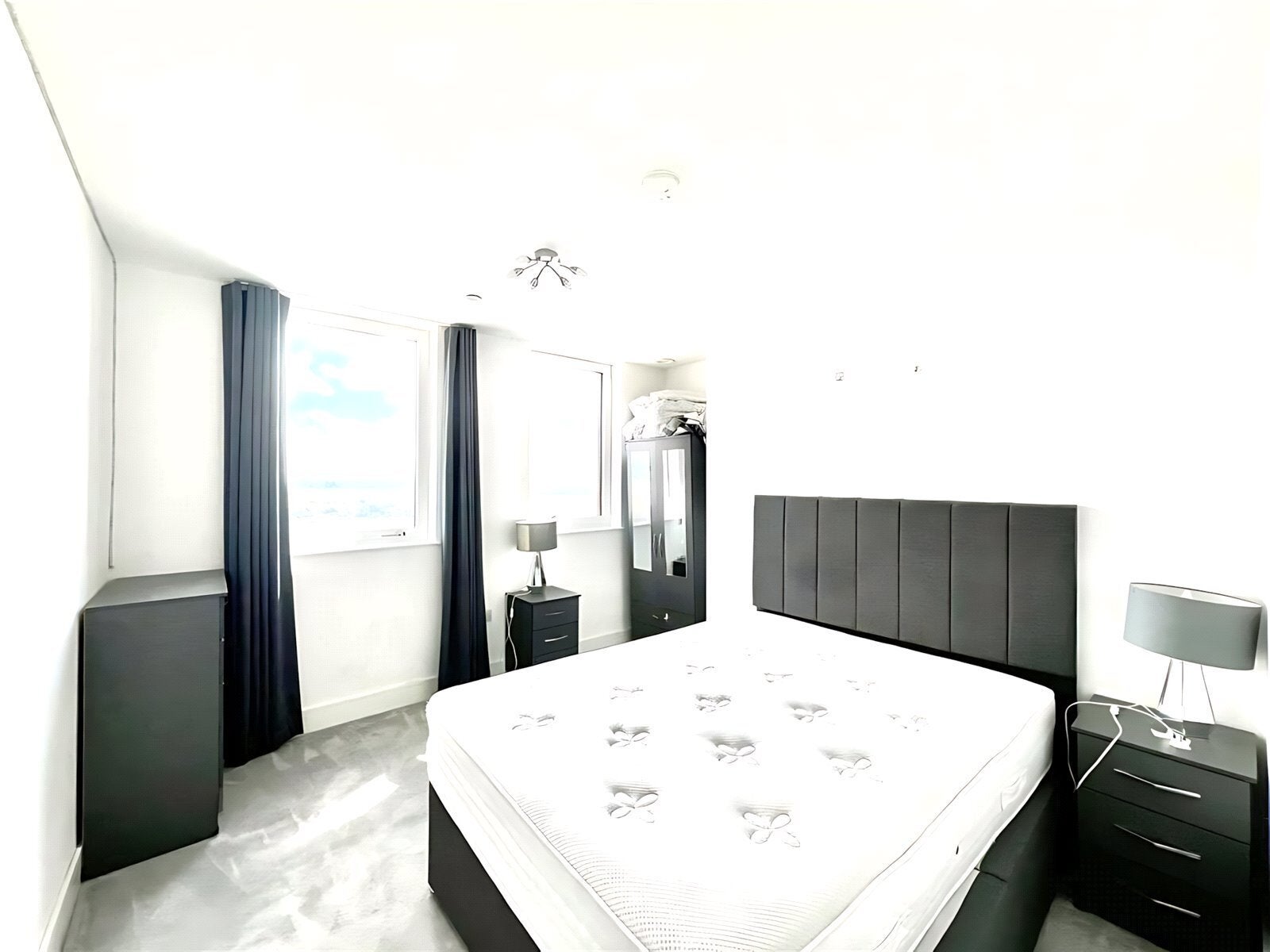 Flat Merrick Road in Greater London