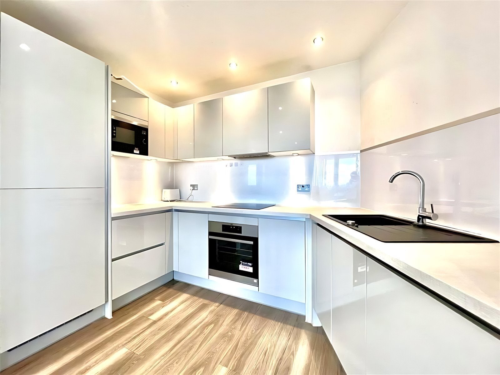 Flat Merrick Road in Greater London
