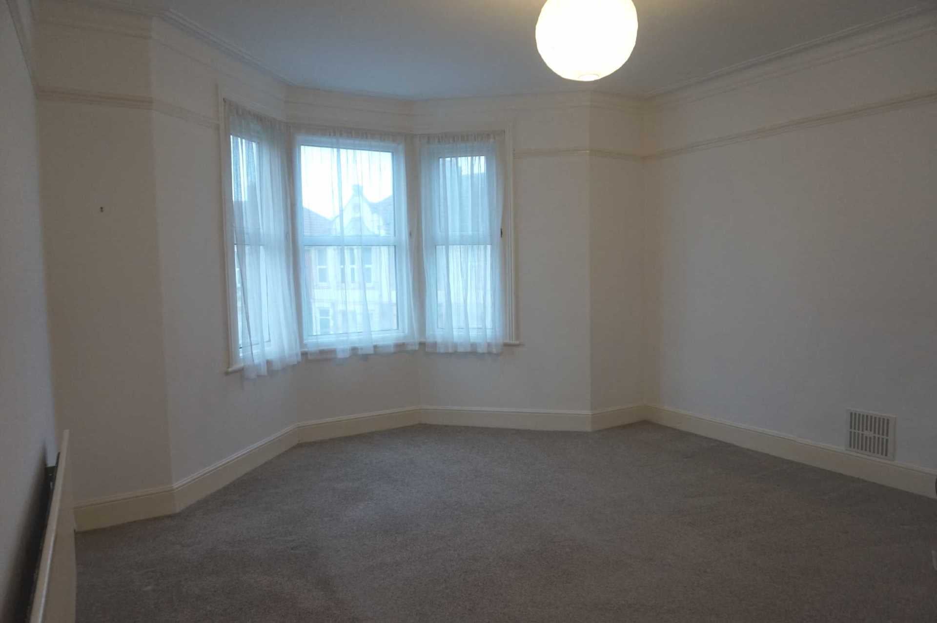 Flat Clifton Road in Weston-super-Mare