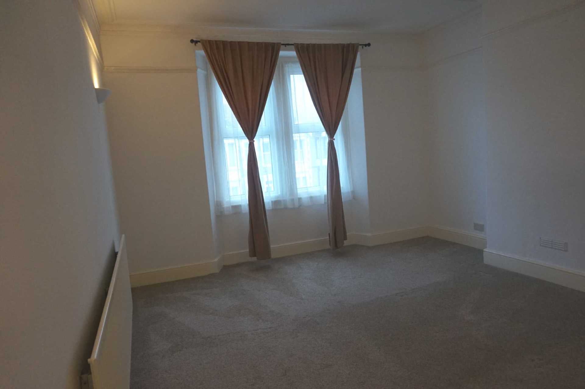 Flat Clifton Road in Weston-super-Mare