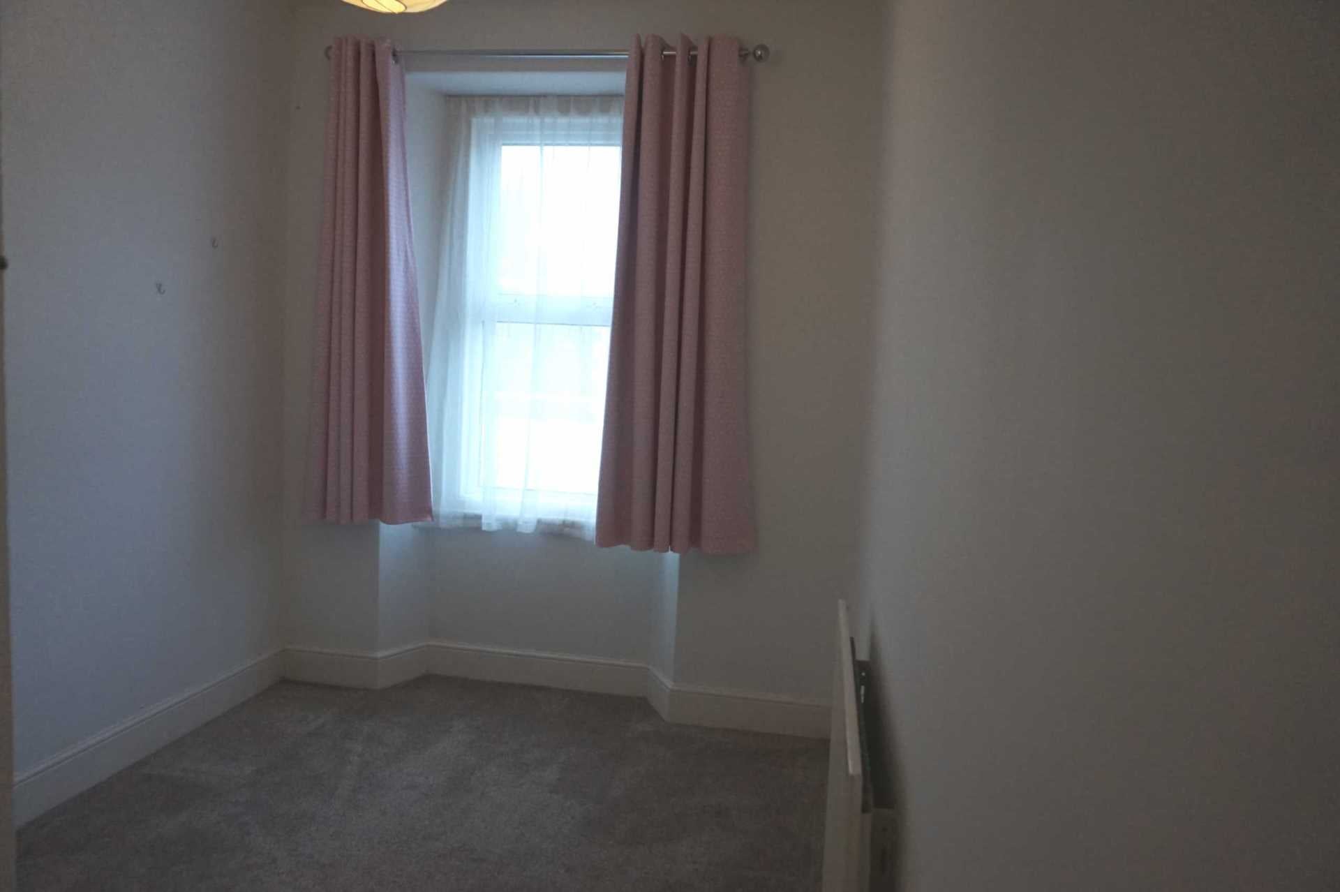 Flat Clifton Road in Weston-super-Mare