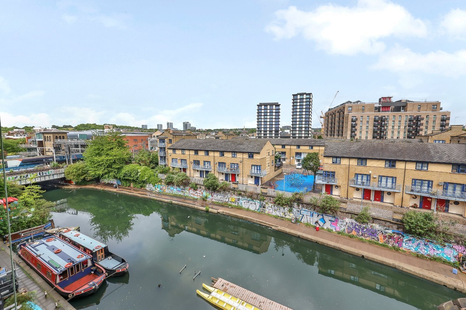 Flat Southampton Bridge in Greater London