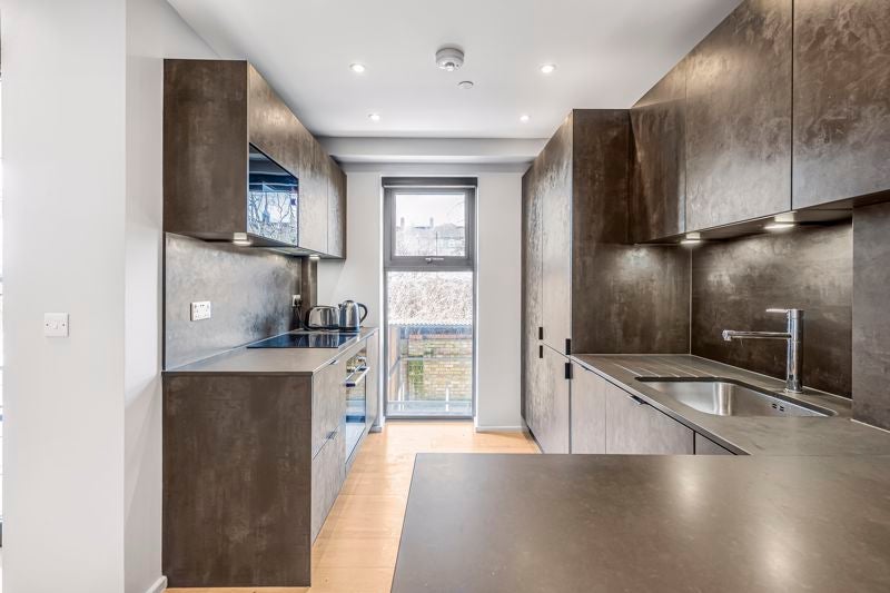 Flat Mowlem Street in Greater London
