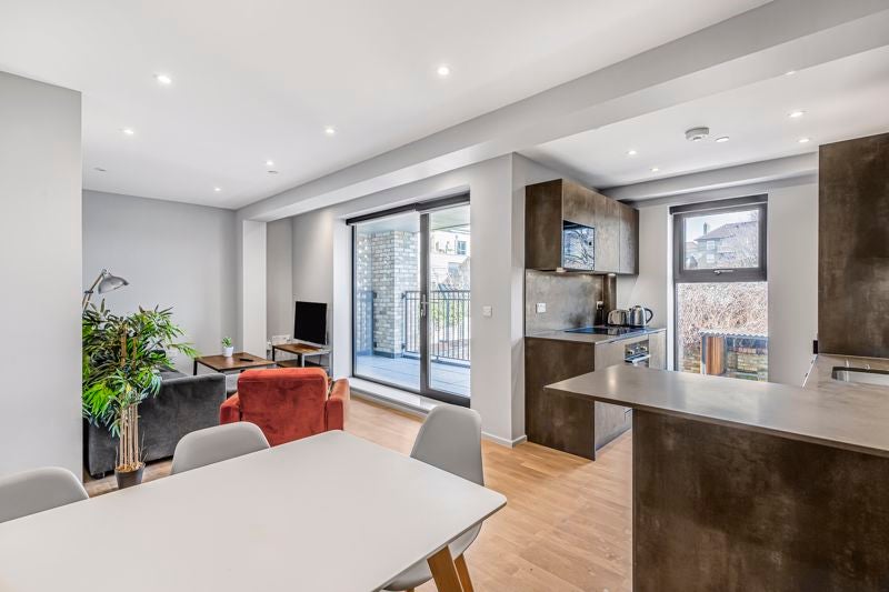 Flat Mowlem Street in Greater London