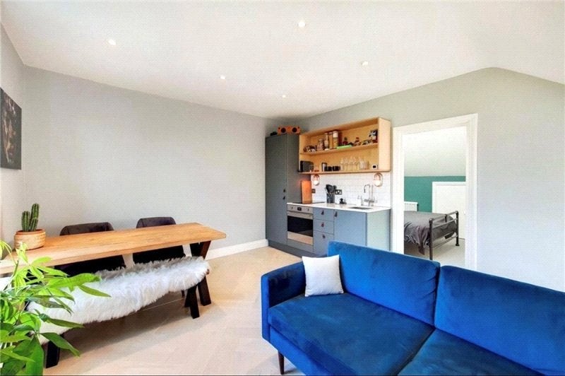Flat Castelnau in Greater London