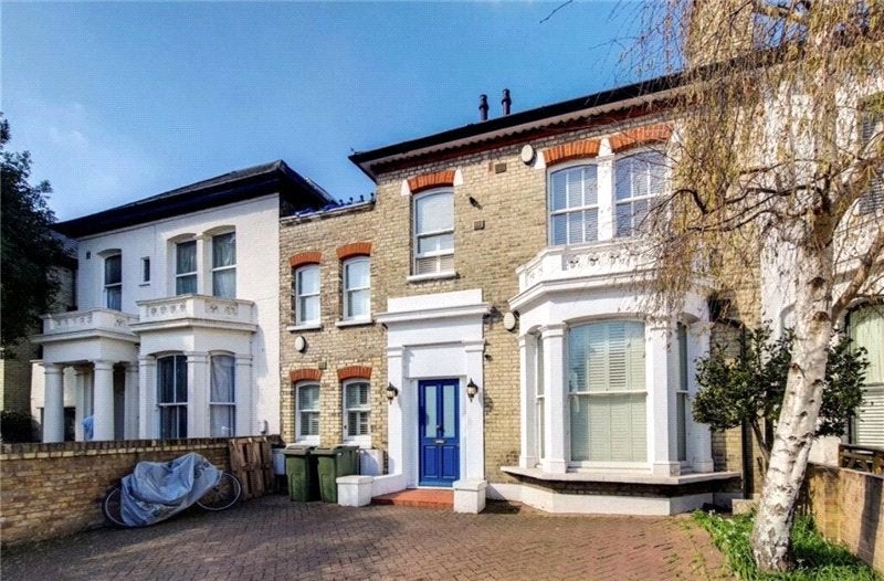 Flat Castelnau in Greater London