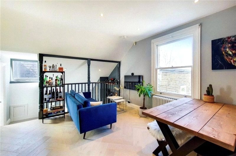 Flat Castelnau in Greater London