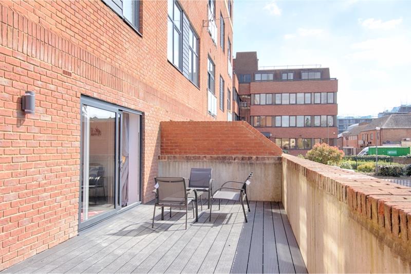 Flat North Court in Camberley