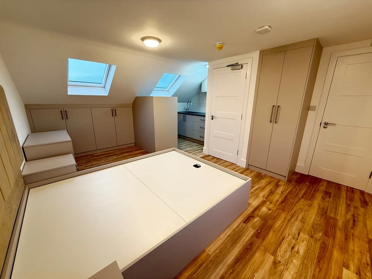 Room Wexham Road in Slough