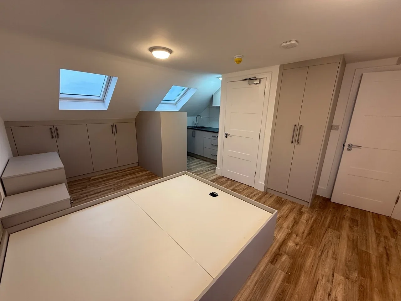 Room Wexham Road in Slough