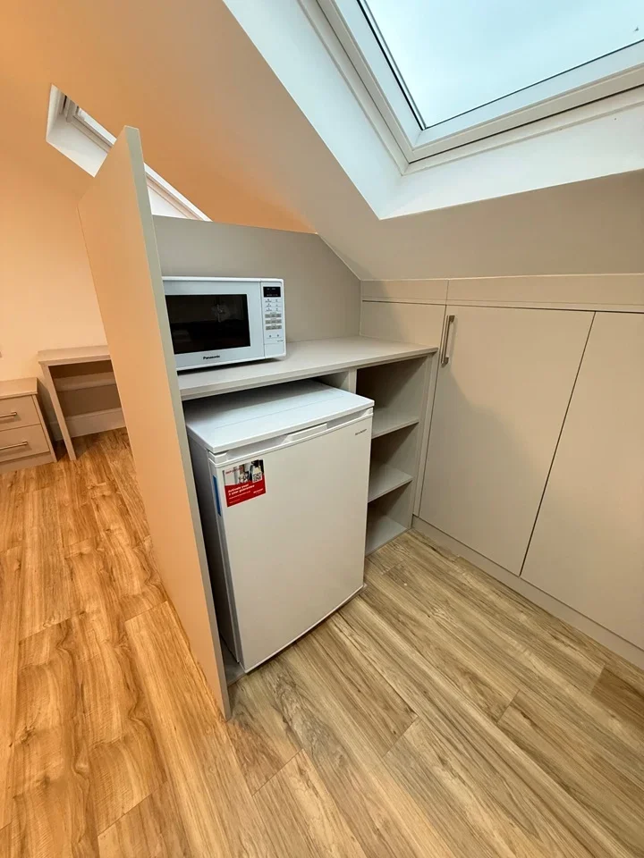 Room Wexham Road in Slough