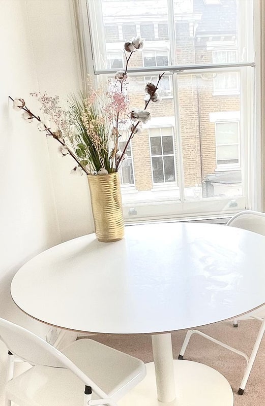 Flat Bolingbroke Road in Greater London