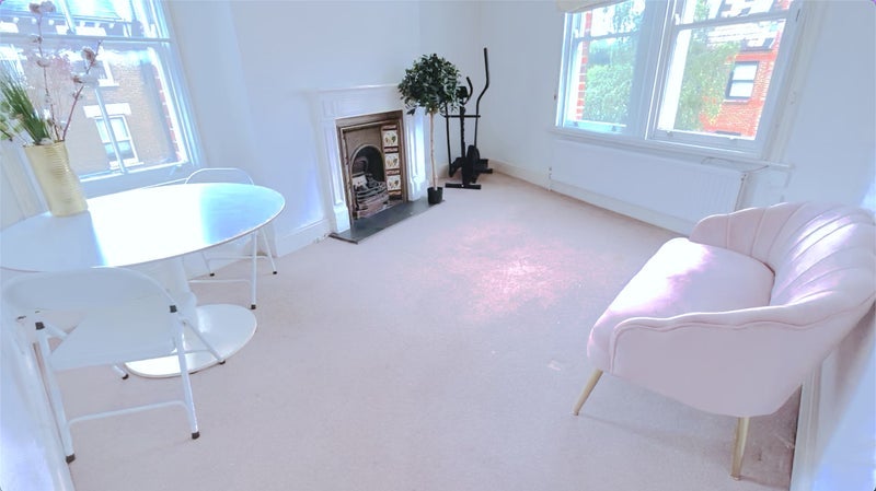 Flat Bolingbroke Road in Greater London