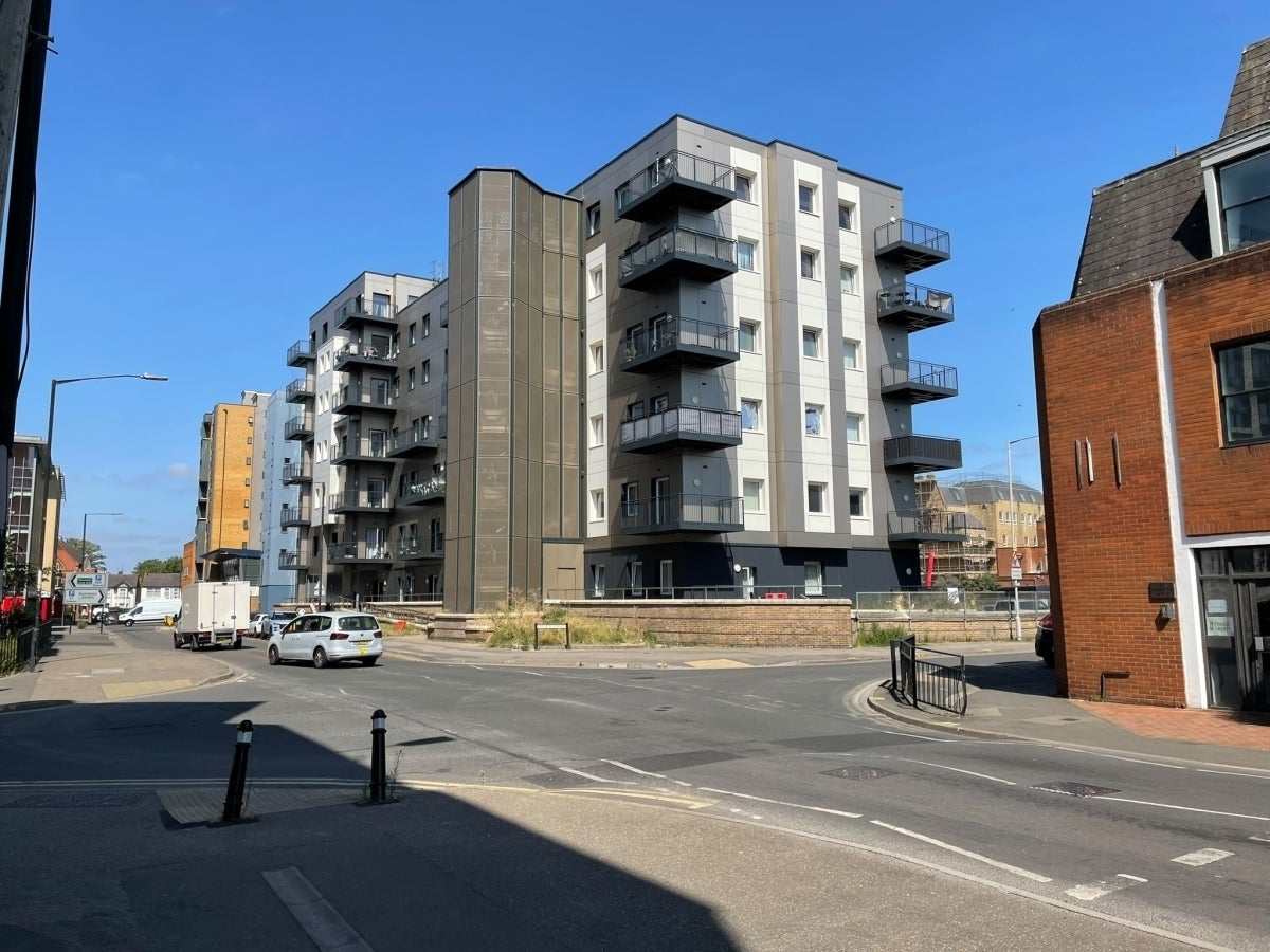 Flat Herschel Street in Slough