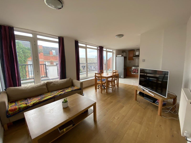 Room Johnson Street in Greater London