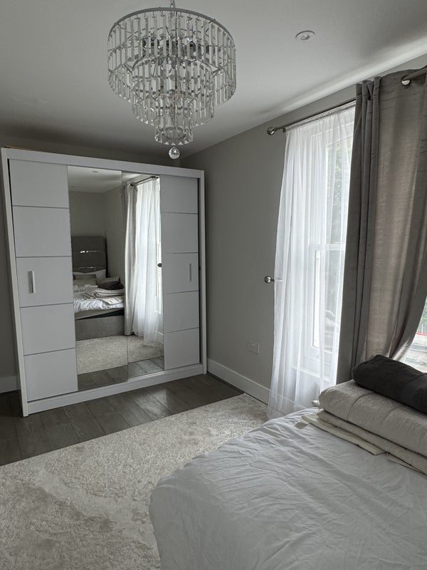 Room Oaklands Grove in Greater London