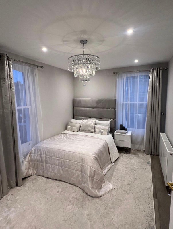 Room Oaklands Grove in Greater London