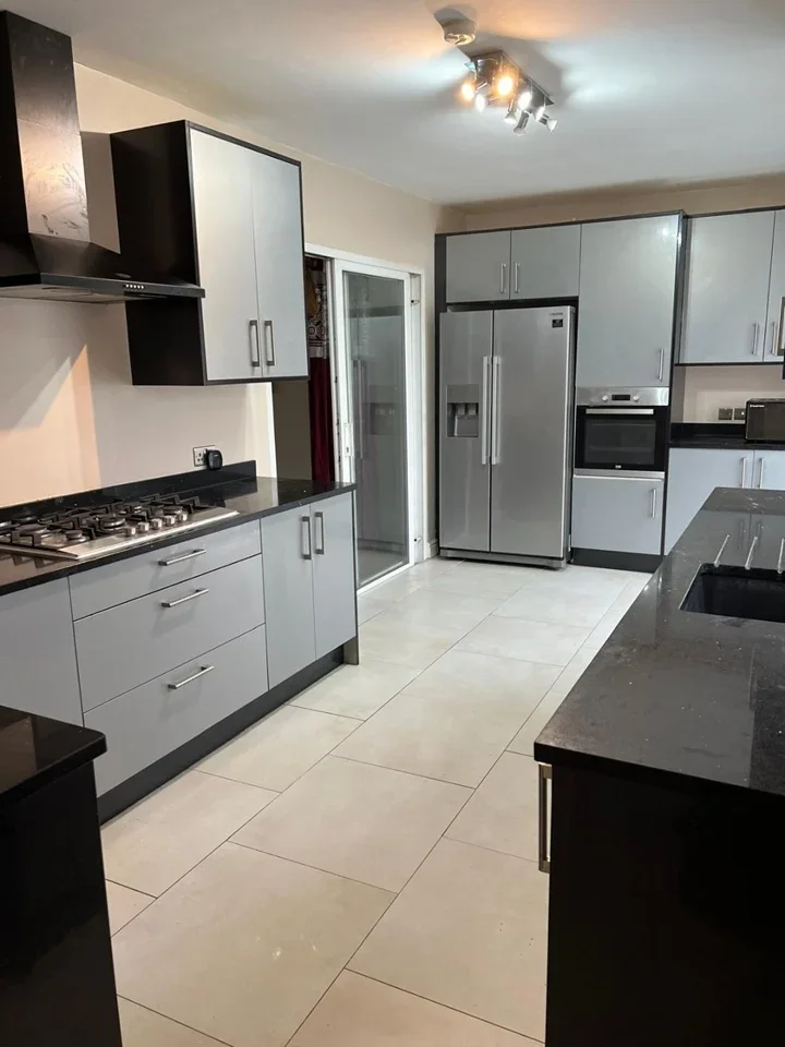 House Perry Hall Close in Greater London