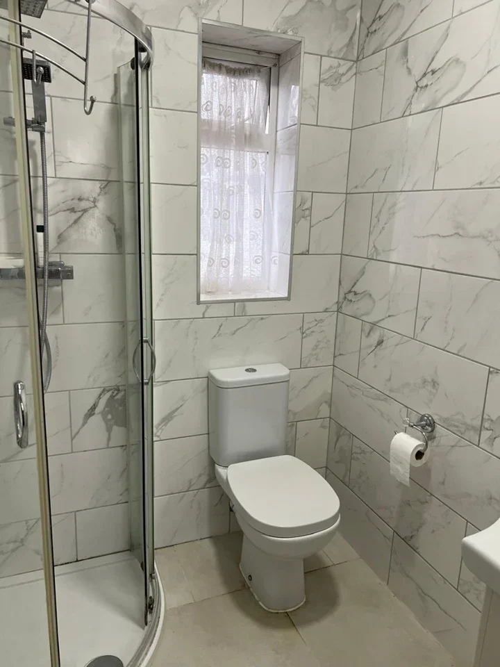 House Perry Hall Close in Greater London