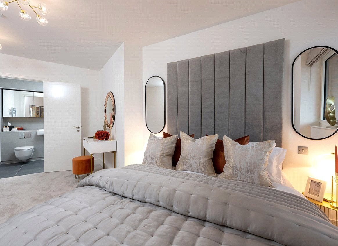Flat Merrick Road in Greater London
