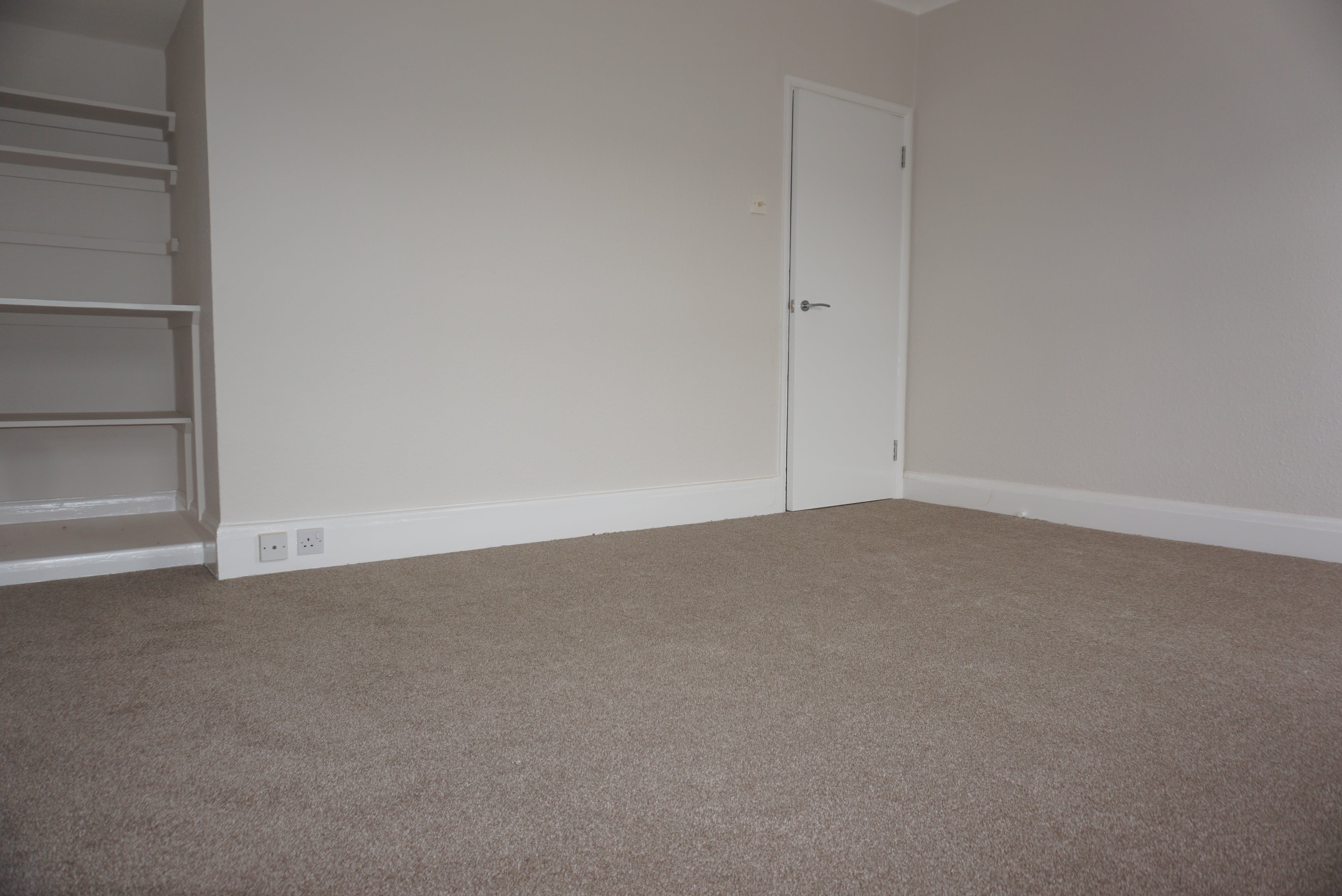 Flat Manor Road in Greater London