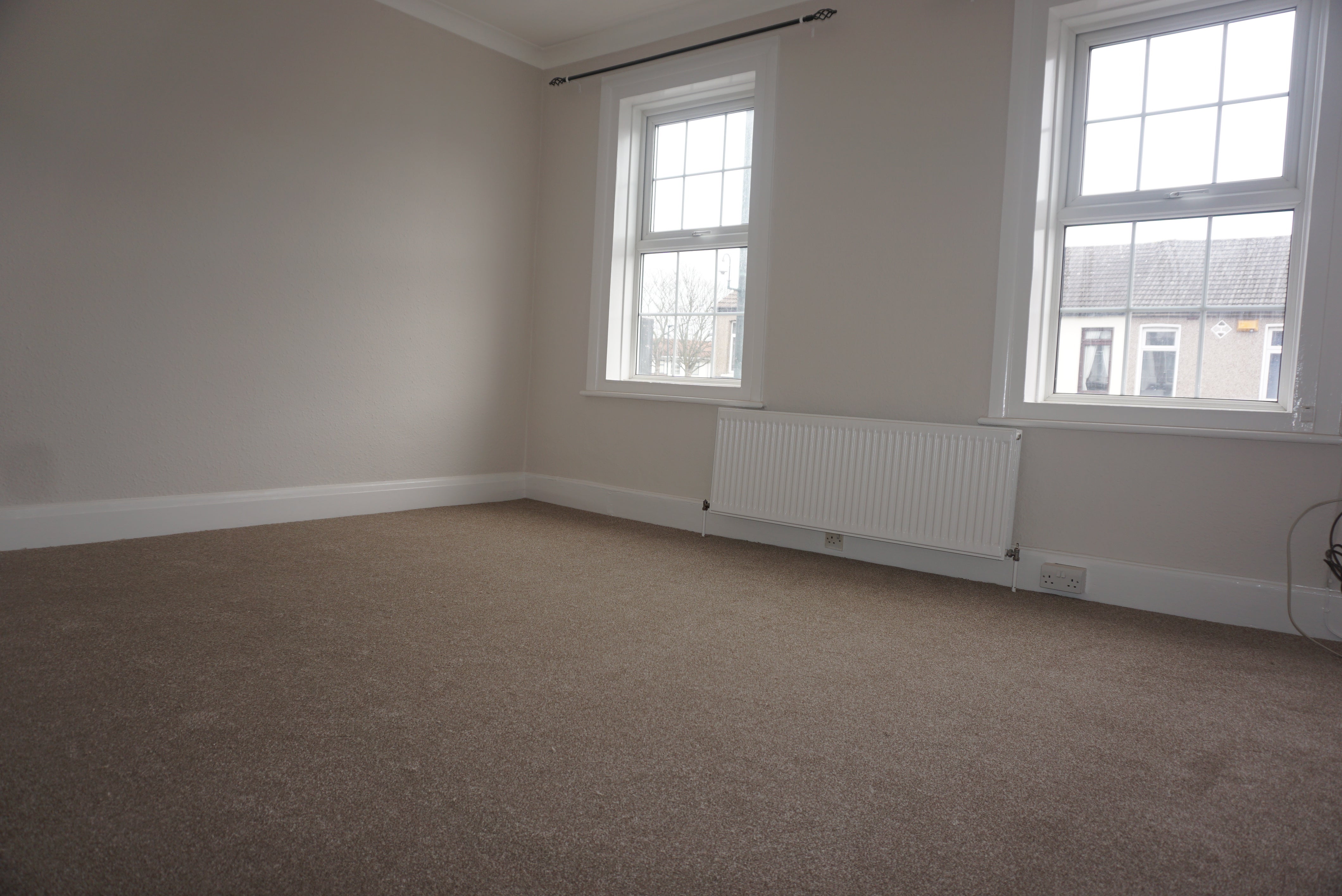 Flat Manor Road in Greater London