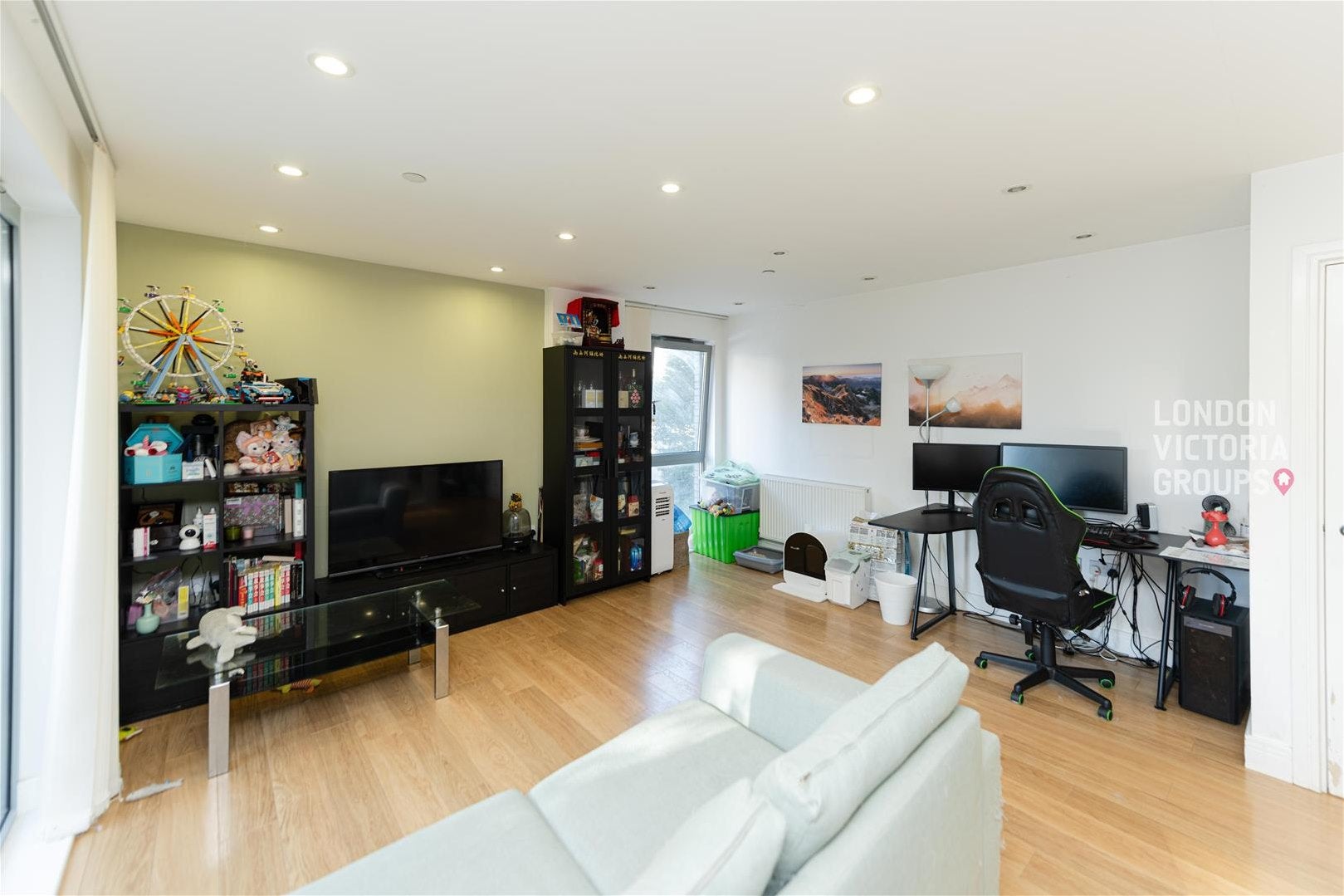 Flat Christian Street in Greater London