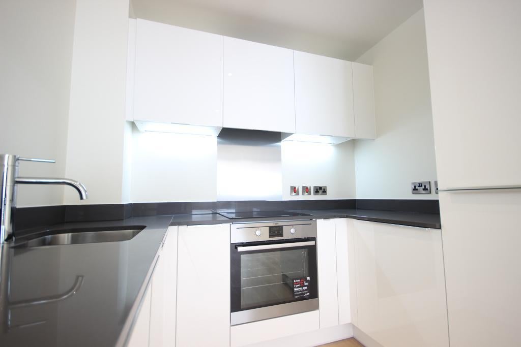 Flat Capitol Way in Greater London