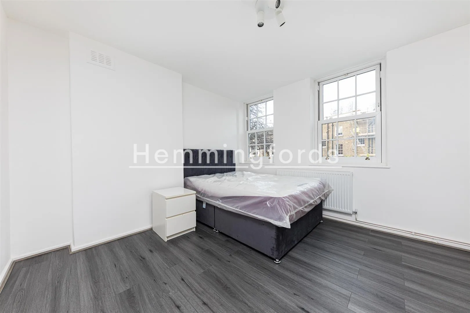 Flat Lloyd Baker Street in Greater London