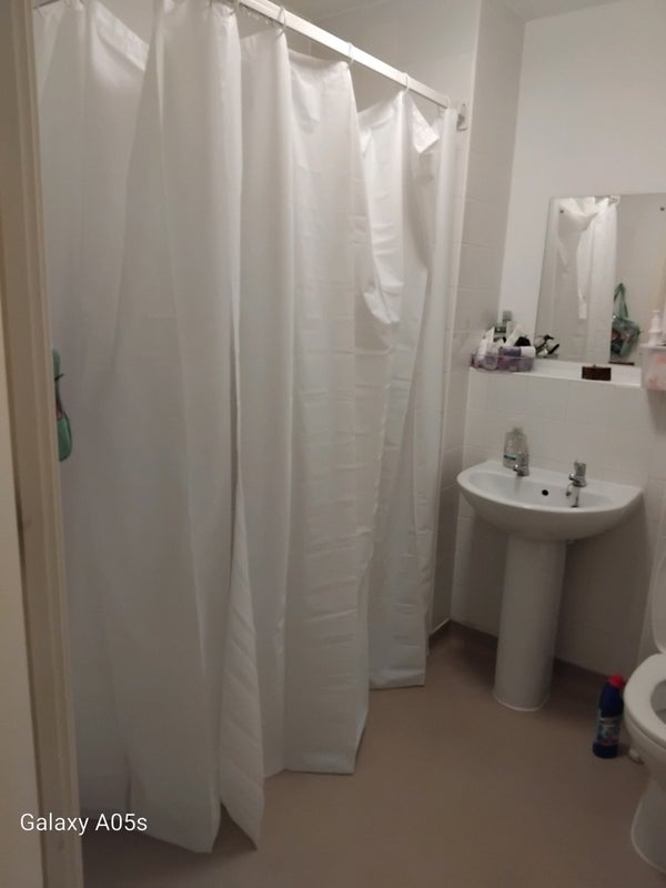 Room Hoe Street in Greater London