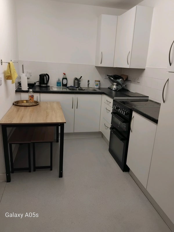 Room Hoe Street in Greater London