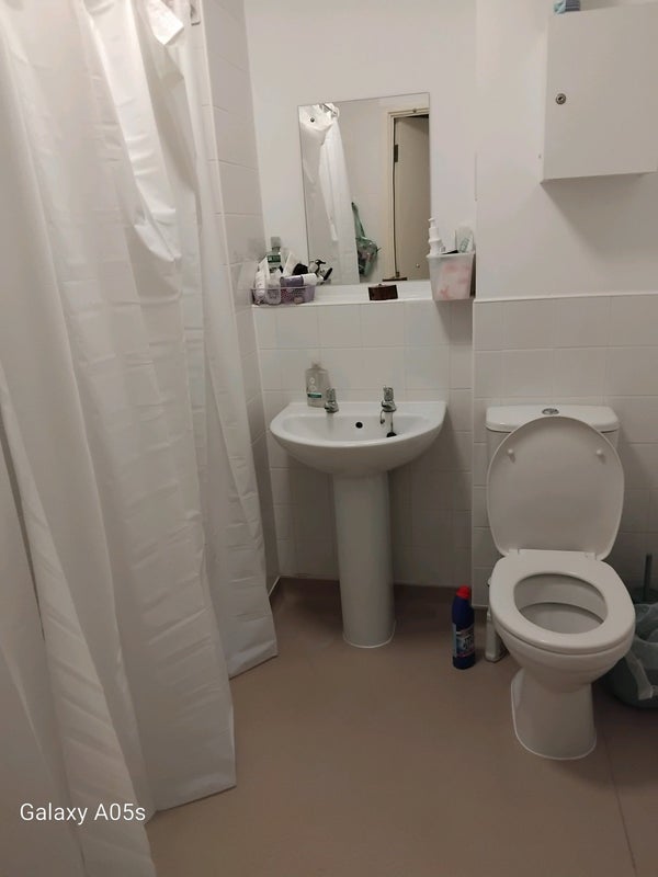 Room Hoe Street in Greater London