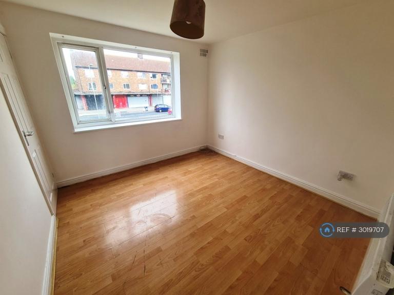 Flat Alder Wood Avenue in Liverpool