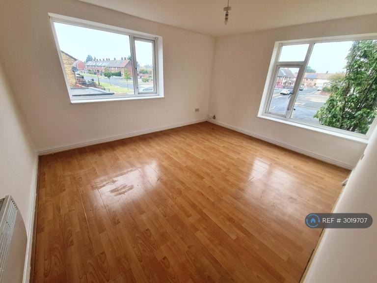 Flat Alder Wood Avenue in Liverpool
