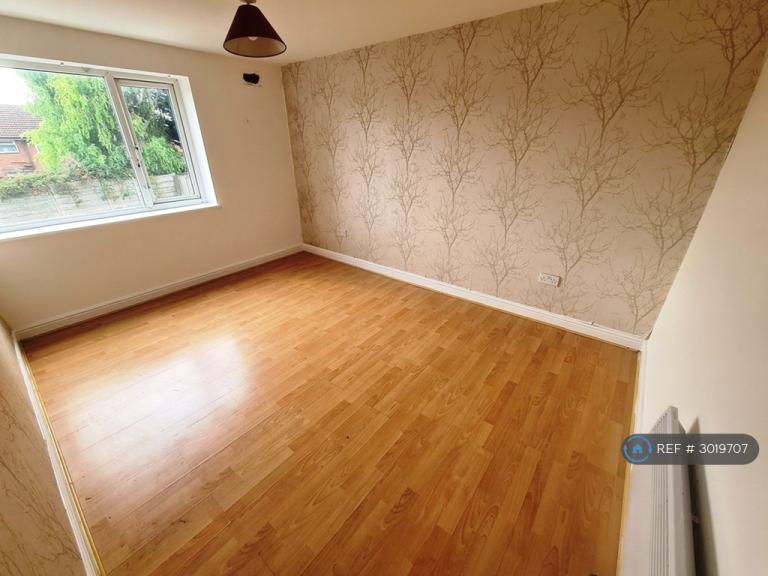 Flat Alder Wood Avenue in Liverpool